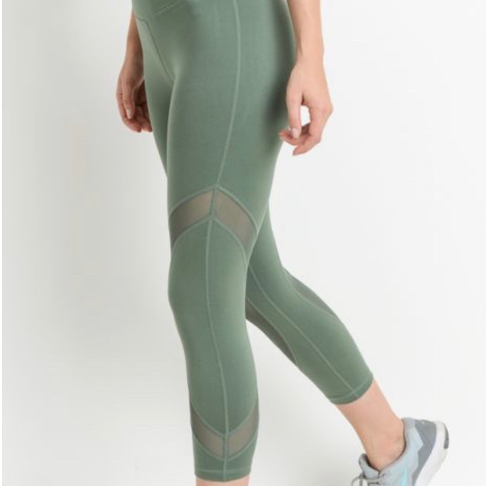 Mono B Athletic Capri ❗️2 Left: M | L ❗️ - Picture 3 of 7